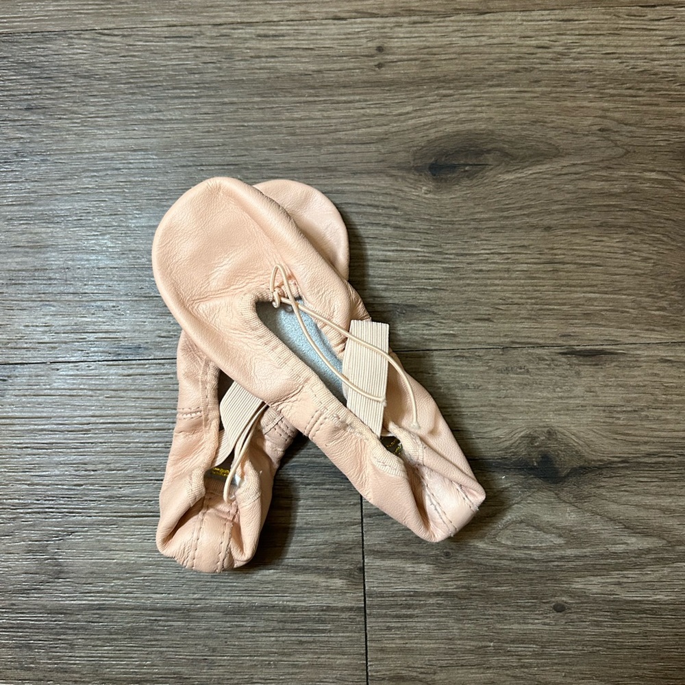 Bloch Childrens Dansoft Leather Ballet Shoes Width B - Picture 8 of 9